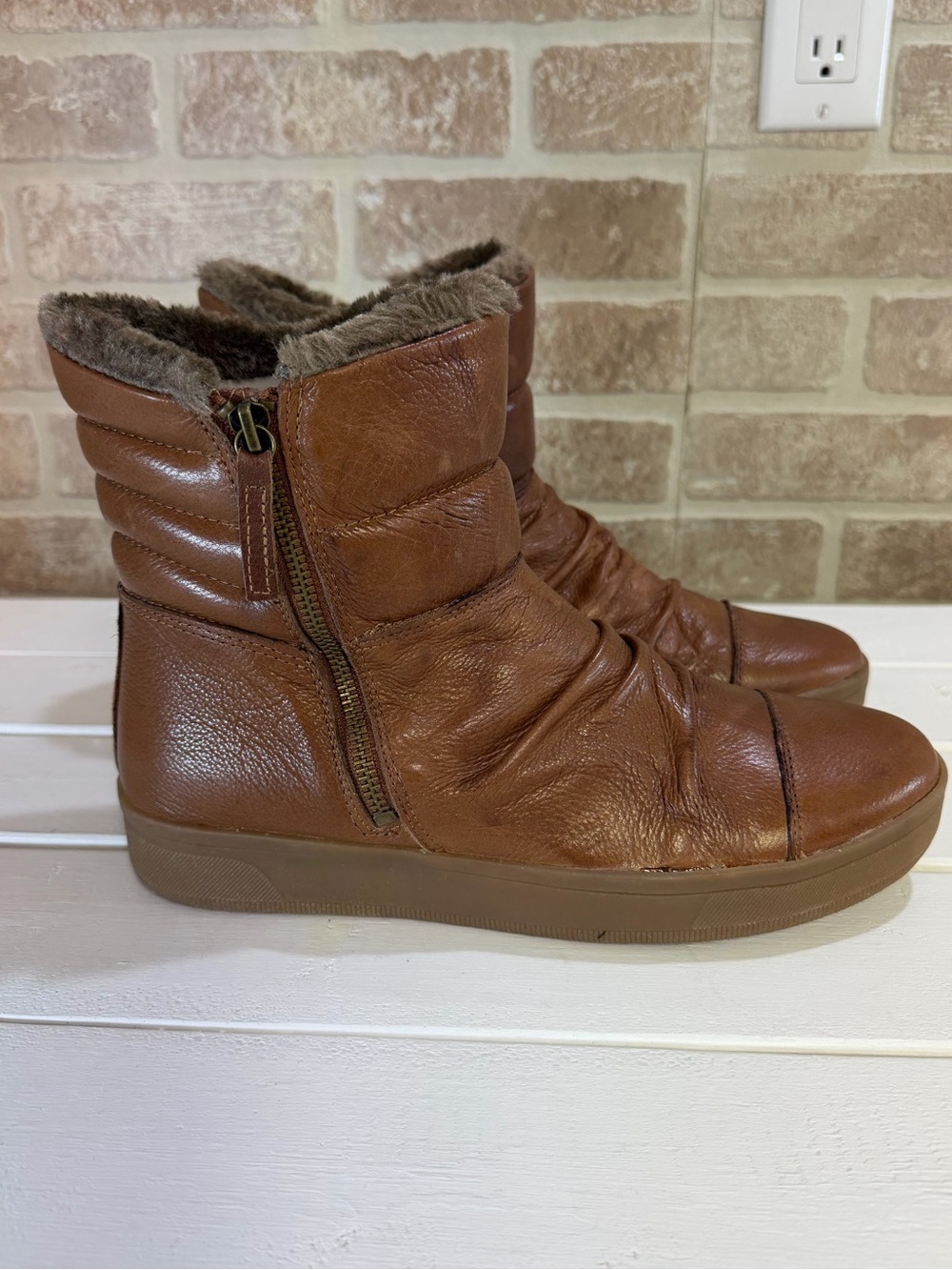 ALDO Brown Leather Faux Fur Lined Ankle Boots Zip Size 10 EU 41 - Picture 2 of 12
